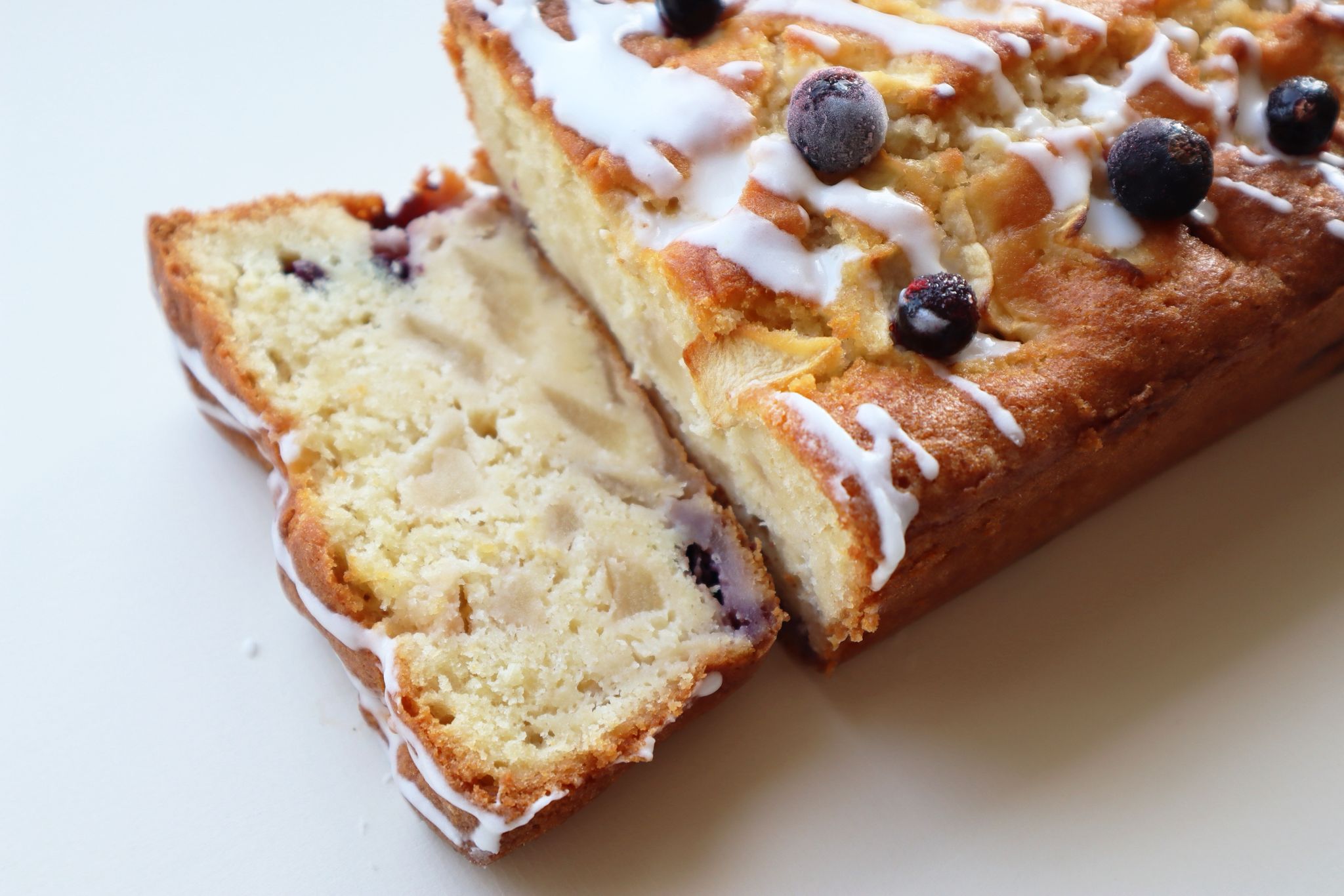 Appel-blauwebessenyoghurtcake